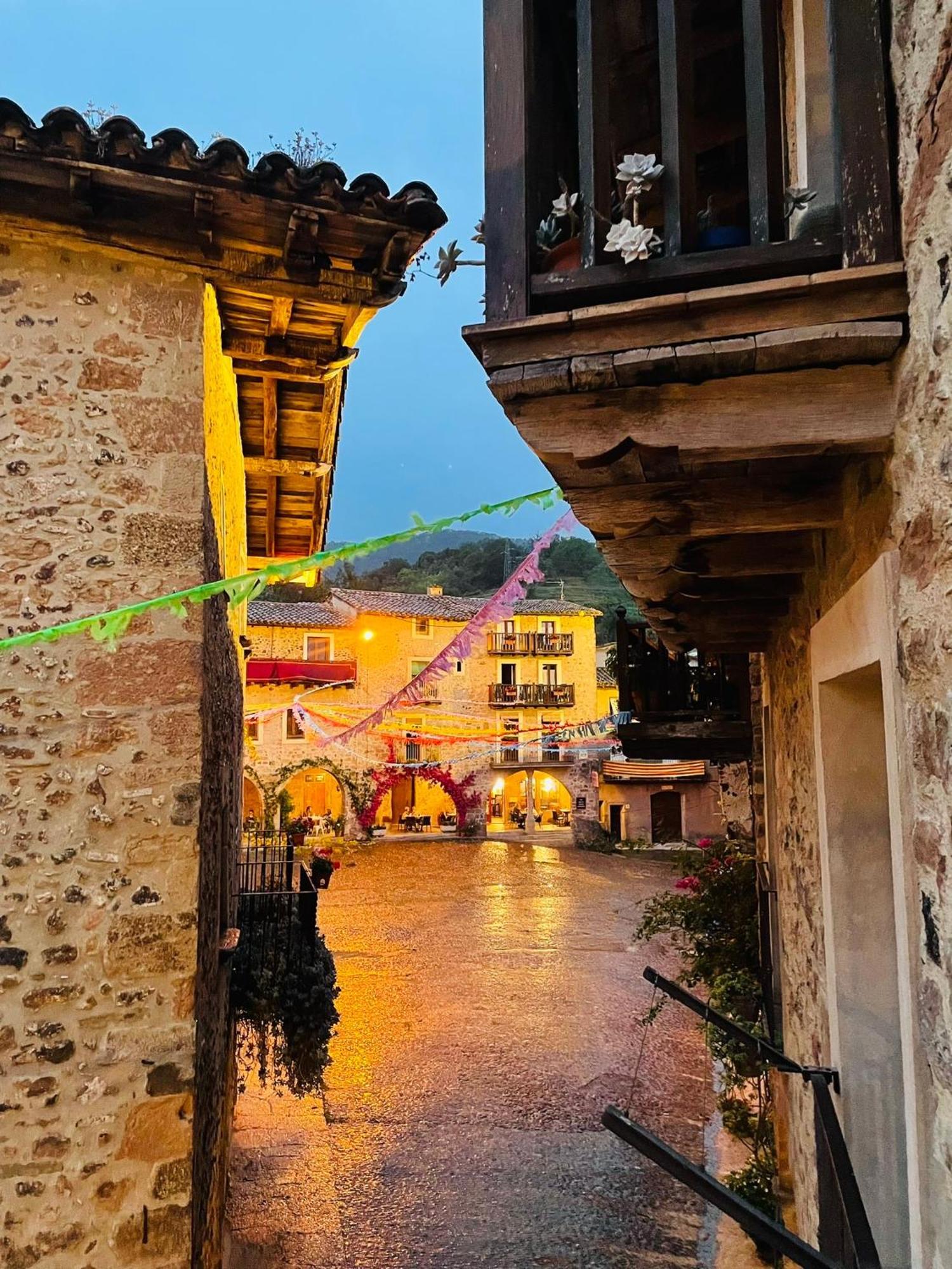 Hotel Cal Sastre Santa Pau Exteriér fotografie