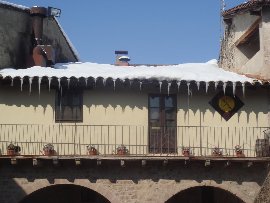 Hotel Cal Sastre Santa Pau Exteriér fotografie