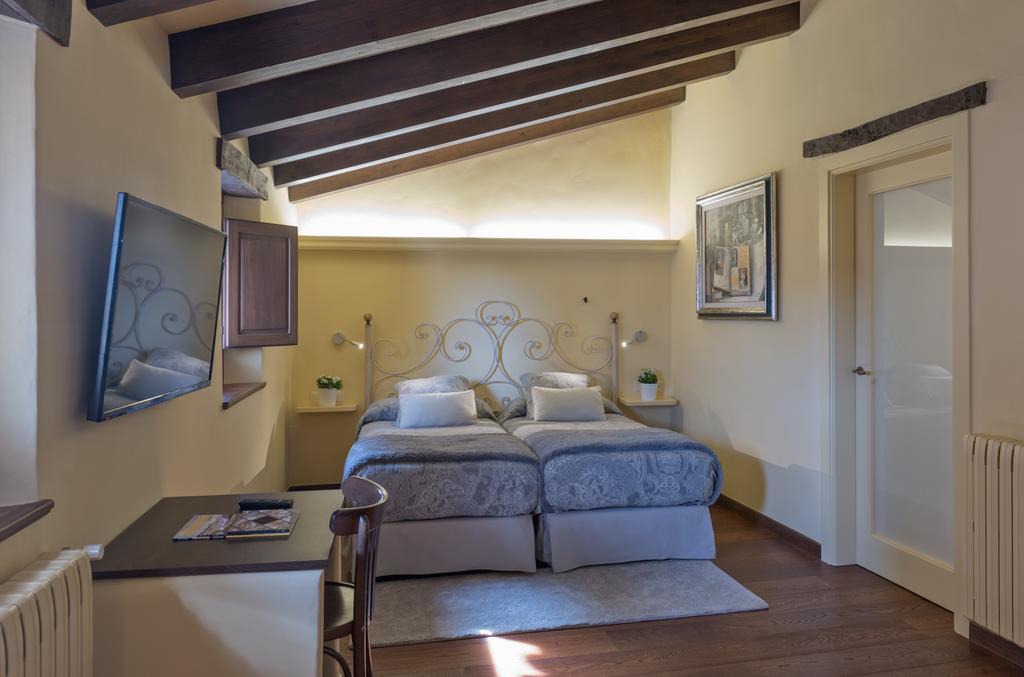 Hotel Cal Sastre Santa Pau Exteriér fotografie